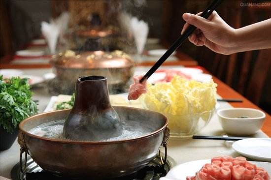 夏天吃火锅好不好？ 能祛汗除湿促进新陈代谢