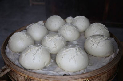 馒头(标准粉)的营养成分含量表（每100g）